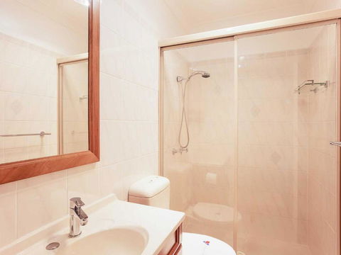 Sunrise Waters 2 / 63 Soldiers Point Road Stunning Waterfront Property - Melbourne Tourism 1