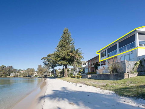 Sunrise Waters 2 / 63 Soldiers Point Road Stunning Waterfront Property - Melbourne Tourism 6