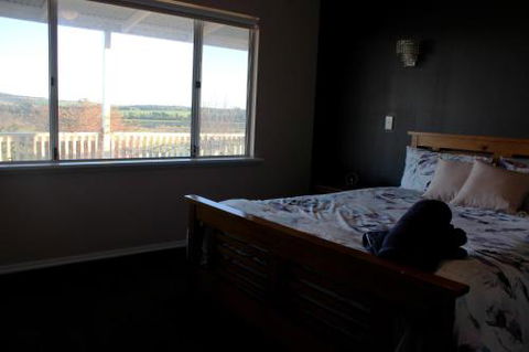 A Better Life Animal Sanctuary FarmStay Private Two Bedrooms Lounge Room & Bathroom & Toilet Shared Kitchen - Melbourne Tourism 4