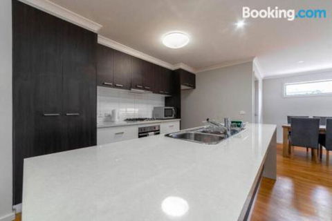 Averys Retreat - Melbourne Tourism 4