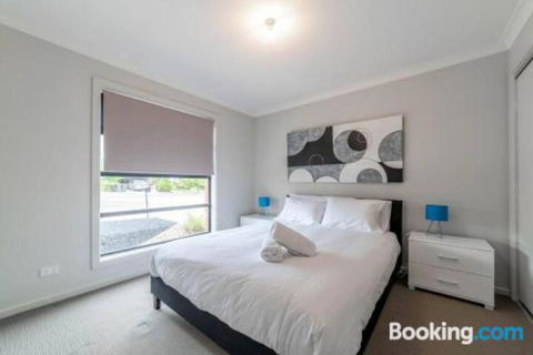 Averys Retreat - Melbourne Tourism 3