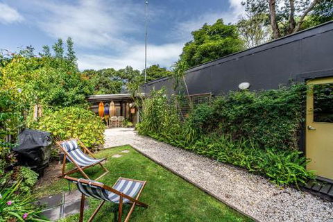 SUNSET BEACH SHACK On SURF - Melbourne Tourism 4