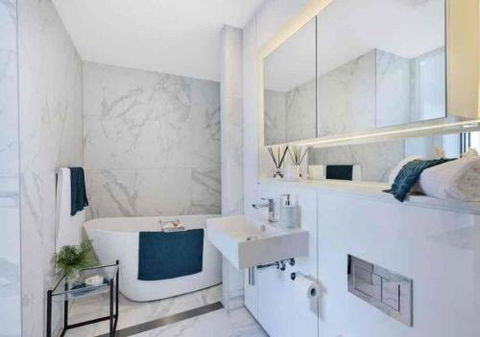 Stylish Penthouse With Views & Jacuzzi - Melbourne Tourism 3
