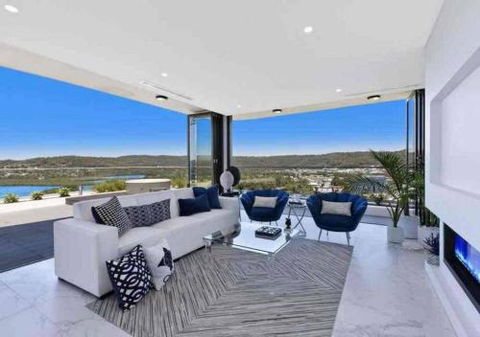 Stylish Penthouse With Views & Jacuzzi - Melbourne Tourism 0