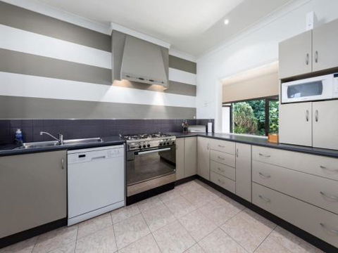 THE BEACH HOUSE Gerroa 4pm Check Out Sundays - Melbourne Tourism 5