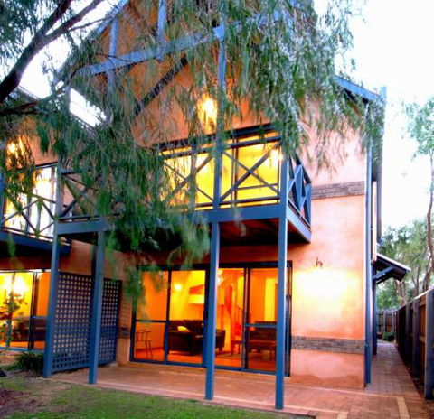 Beach Casa - Melbourne Tourism 0