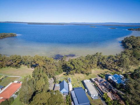 SORRENTO LAKESIDE Sanctuary Point 4pm Check Out Sundays - Melbourne Tourism 0