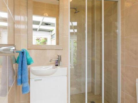 SORRENTO LAKESIDE Sanctuary Point 4pm Check Out Sundays - Melbourne Tourism 4