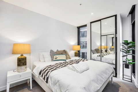 FV Iconic Designer APT, Parking, Near CBD Qfv147-14 - Melbourne Tourism 5