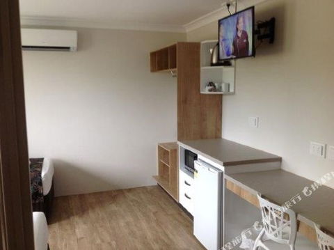 BEST WESTERN CASTLE LODGE MOTEL - Melbourne Tourism 0