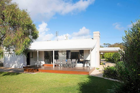Gifford Getaway - Melbourne Tourism 0