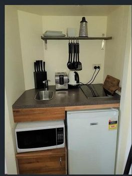 BUDGET Bourke St. Apartment - Melbourne Tourism 3