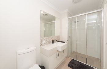 Lakeview Apartment Suite 16 - Melbourne Tourism 4