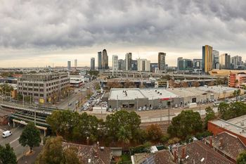 Panoramic Melbourne Views From Stylish Apartment - Melbourne Tourism 4