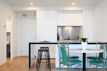 Panoramic Melbourne Views From Stylish Apartment - Melbourne Tourism 1