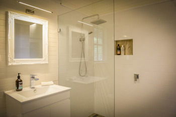 Arcadia Bed & Breakfast & Cottages - Melbourne Tourism 3