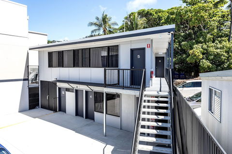 Airlie Sun & Sand Accommodation 6 - Melbourne Tourism 1