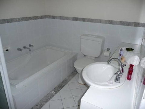 Absolute Luxury In The East End Of Adelaide Apartment - Melbourne Tourism 3