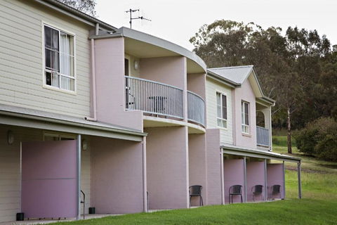 BATHURST GOLDFIELDS MOTEL On MOUNT PANORAMA - Melbourne Tourism 3