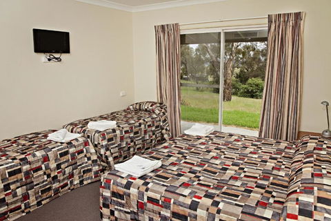 BATHURST GOLDFIELDS MOTEL On MOUNT PANORAMA - Melbourne Tourism 5
