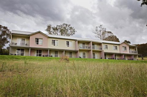 BATHURST GOLDFIELDS MOTEL On MOUNT PANORAMA - Melbourne Tourism 1