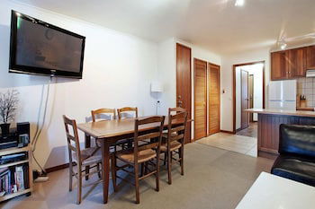 Lawlers 20 - Melbourne Tourism 1