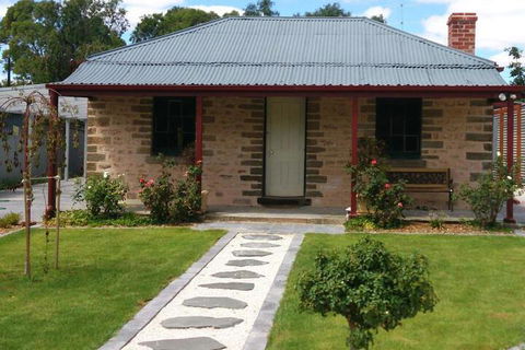 Annabelles Cottage - Melbourne Tourism 4
