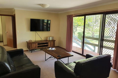 Annies Holiday Units - Melbourne Tourism 7