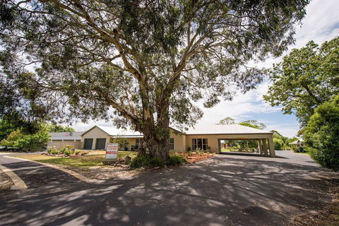 Alexander Cameron Suites - Melbourne Tourism 3