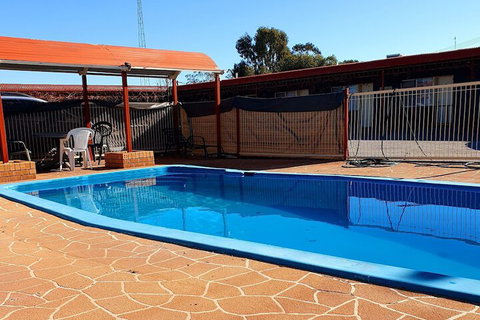 Ardeanal Motel West Wyalong - Melbourne Tourism 2