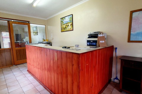 Ardeanal Motel West Wyalong - Melbourne Tourism 3