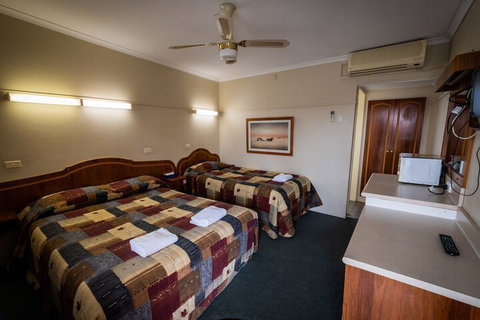Ardeanal Motel West Wyalong - Melbourne Tourism 5