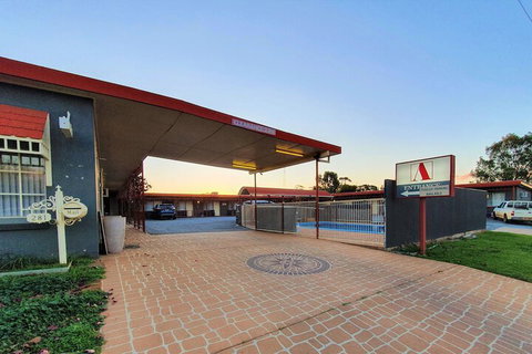 Ardeanal Motel West Wyalong - Melbourne Tourism 1