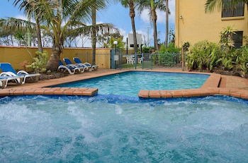 Kalua Holiday Apartments - Melbourne Tourism 0