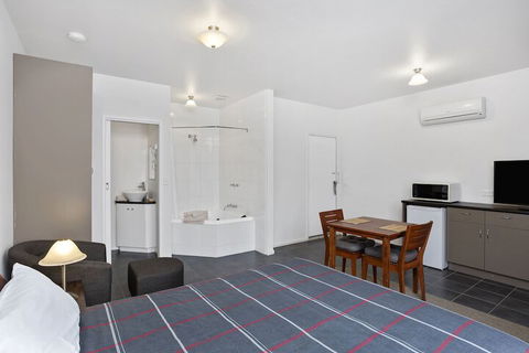 A1 Motels Port Fairy Motel And Apartments - Melbourne Tourism 7