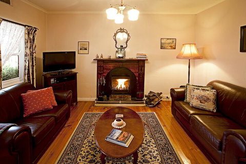 Trinity Cottage - Melbourne Tourism 3