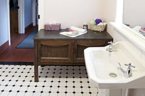 Trinity Cottage - Melbourne Tourism 5