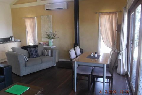 Outlook Hill Pavilion Suites & Spa Cottages - Melbourne Tourism 3