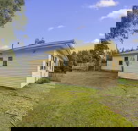 Giants Table and Cottages - Melbourne Tourism