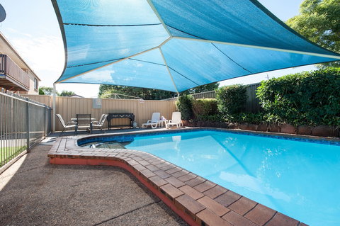 Jacaranda Place Motor Inn - Melbourne Tourism 4