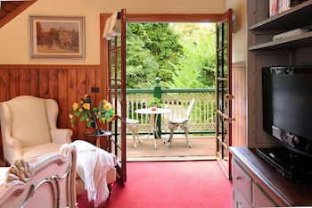 Mary Card's Coach House - Melbourne Tourism 5