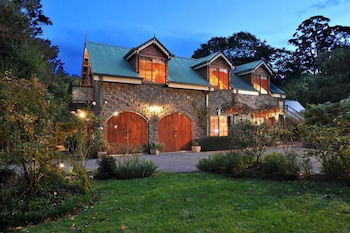 Mary Card's Coach House - Melbourne Tourism 0