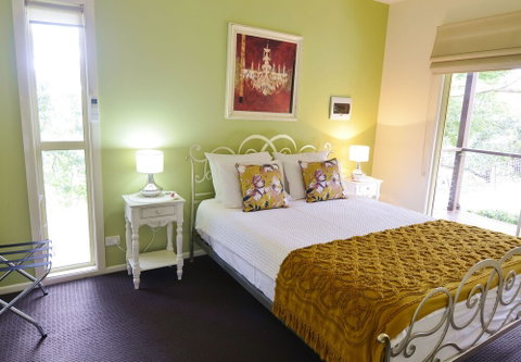Apple Tree Cottage & Studio - Melbourne Tourism 3