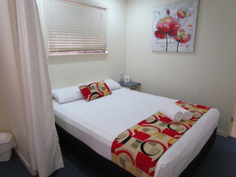 Alex Beach Cabins - Melbourne Tourism 4