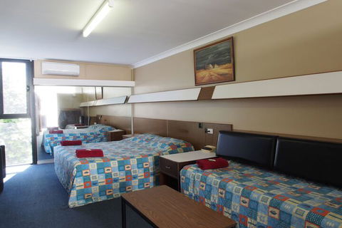 City Beach Motel - Melbourne Tourism 6