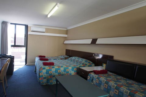 City Beach Motel - Melbourne Tourism 4