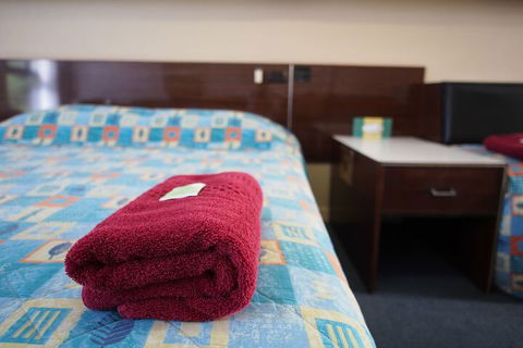 City Beach Motel - Melbourne Tourism 7