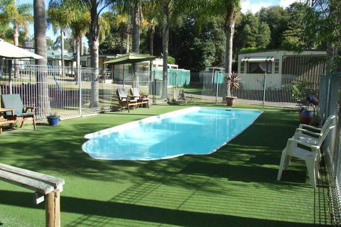 Shady Willows Holiday Park & YHA - Melbourne Tourism 2