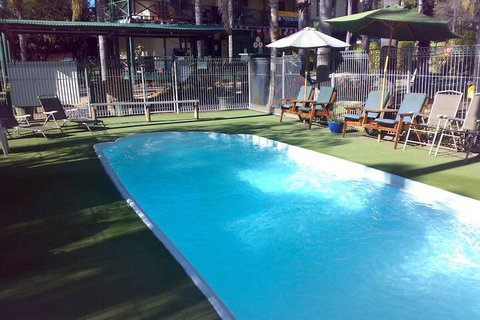 Shady Willows Holiday Park & YHA - Melbourne Tourism 1