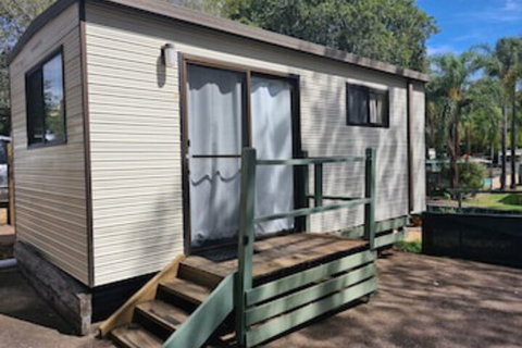 Shady Willows Holiday Park & YHA - Melbourne Tourism 0